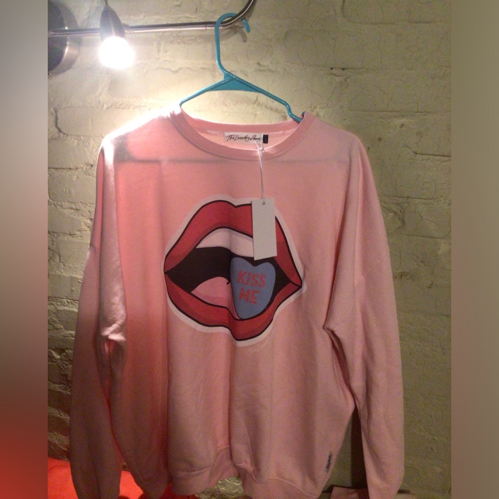 NEW! The Laundry Room Kiss pullover